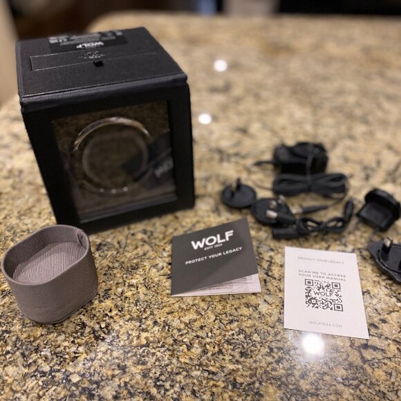 Wolf Cub WatchWinder with Cover (Black) - Model 4611103 - New In Box, Never Used - Picture 3 of 5